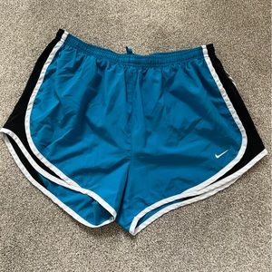 Nike Womens Tempo Shorts Size Large